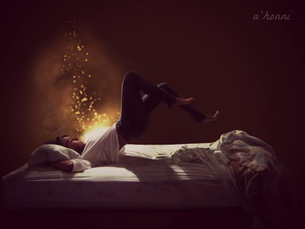 Девушка спит