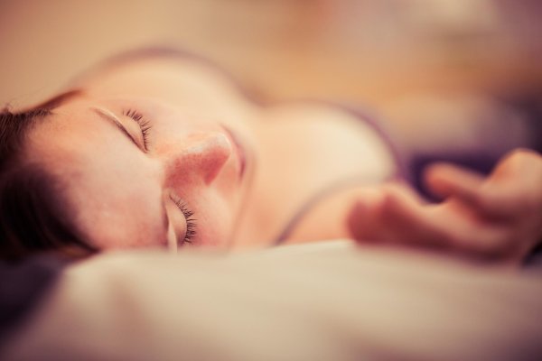 Девушка спит