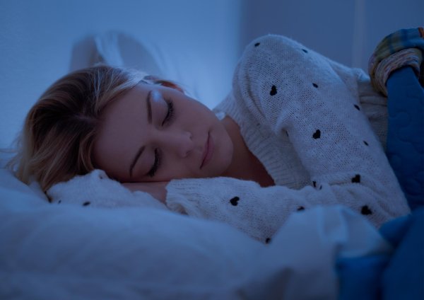 Девушка спит