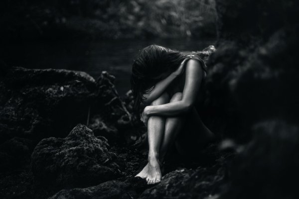 Девушка одинокая