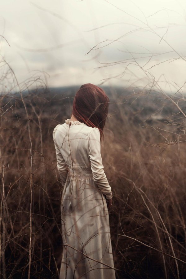 Девушка одинокая