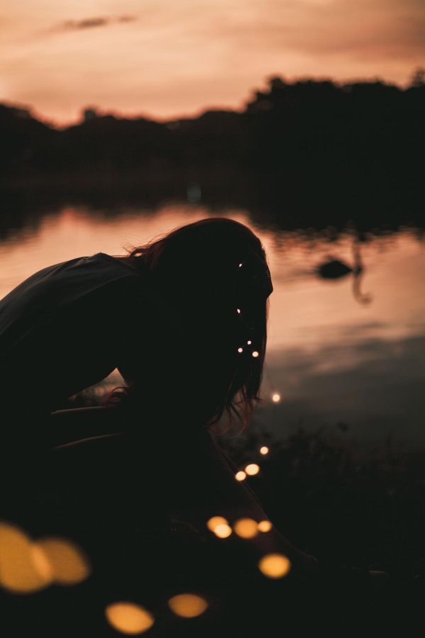 Девушка одинокая