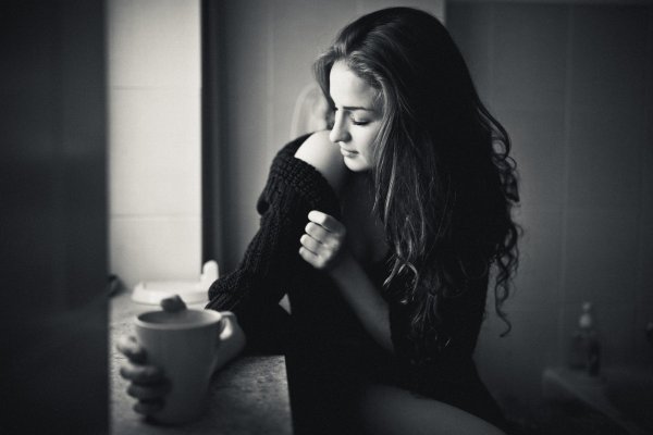 Девушка одинокая