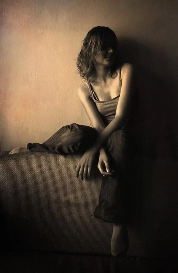 Девушка одинокая