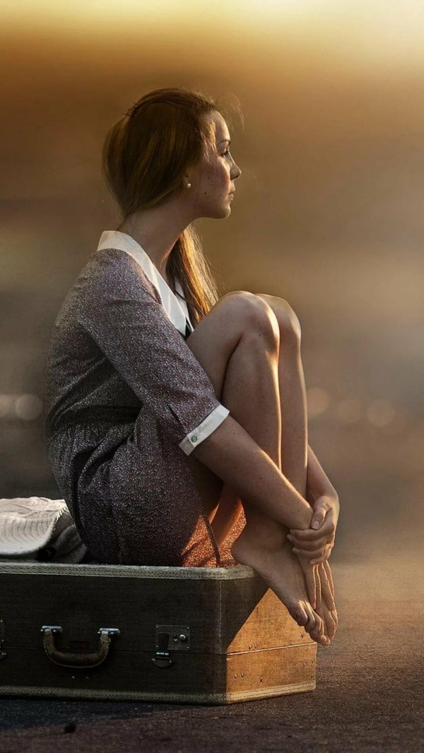 Девушка одинокая