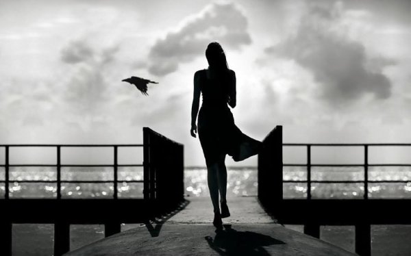 Девушка одинокая