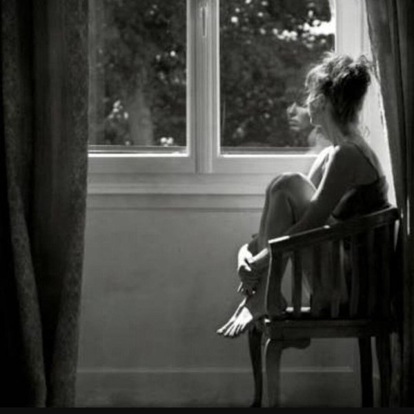 Девушка одинокая