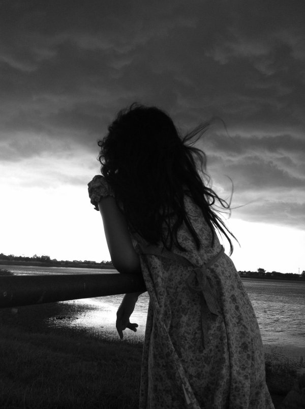 Девушка одинокая