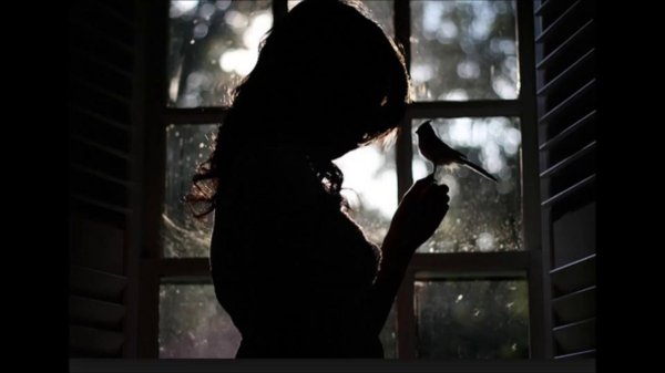 Девушка одинокая