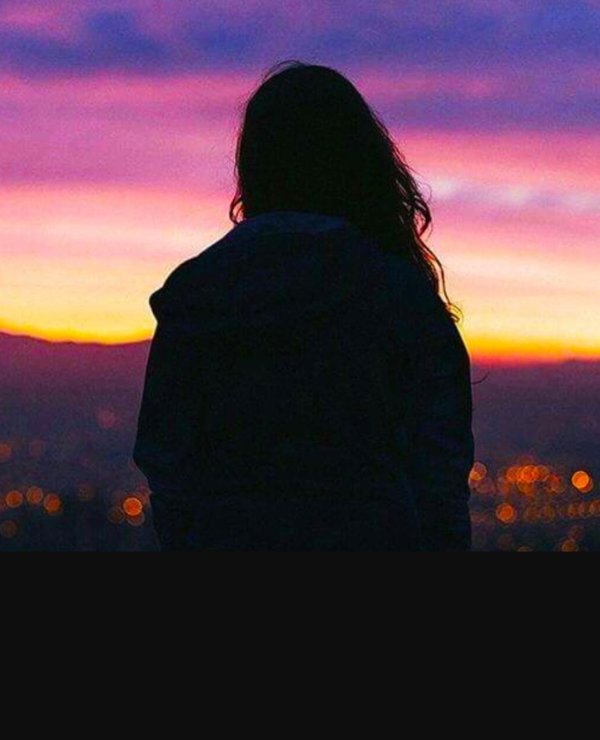 Девушка одинокая