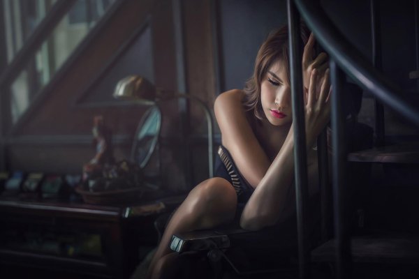 Девушка одинокая