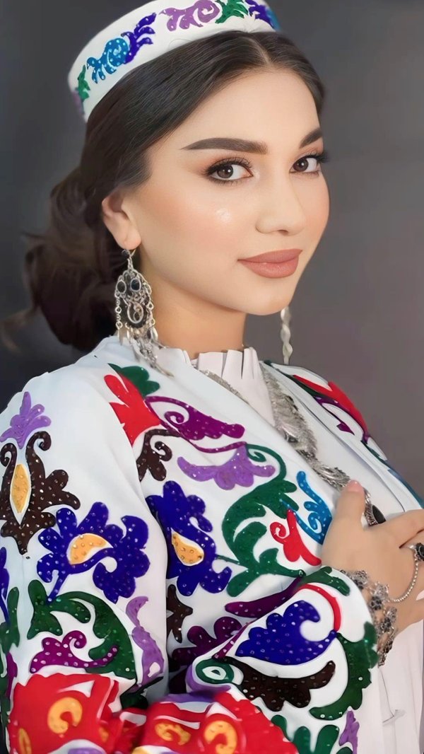Девушка таджикская