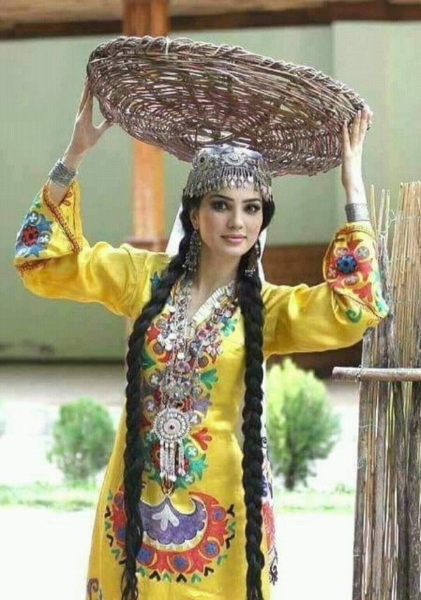 Девушка таджикская