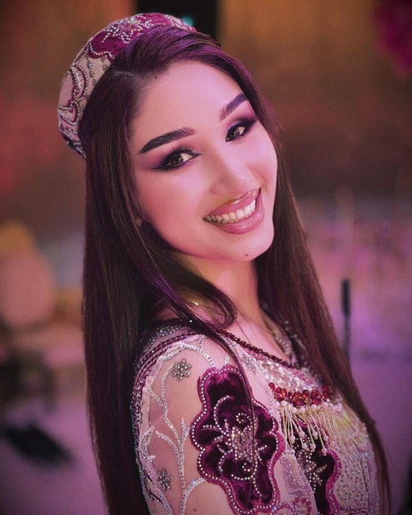 Девушка таджикская