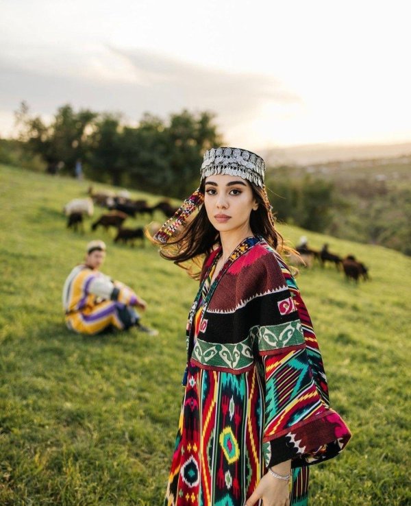 Девушка таджикская