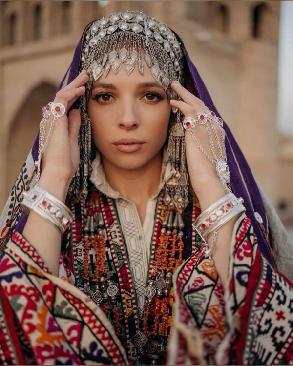 Девушка таджикская