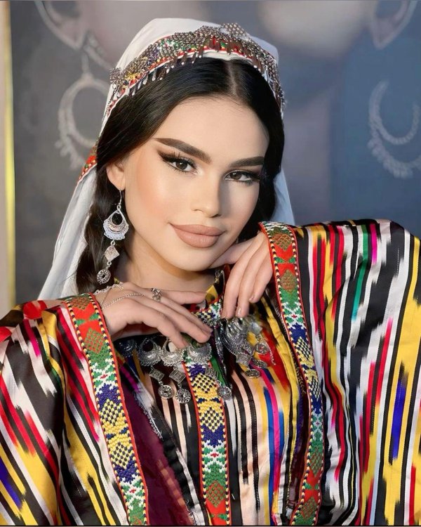 Девушка таджикская