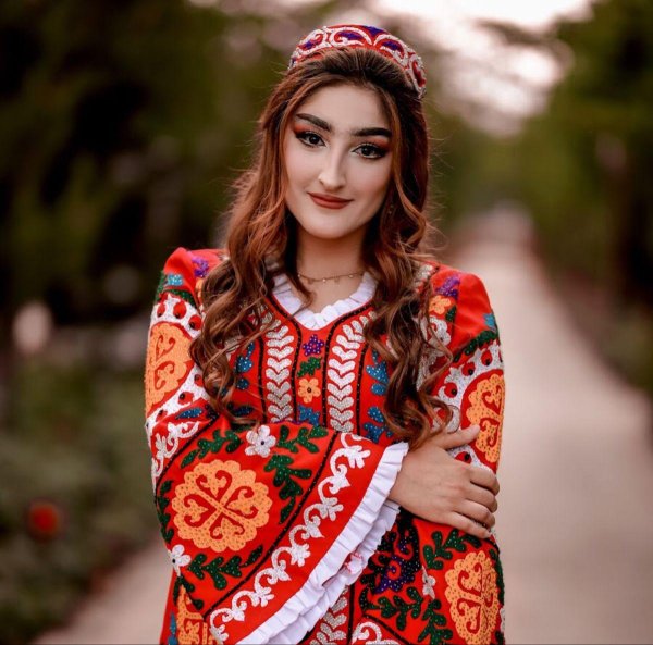 Девушка таджикская