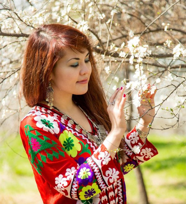 Девушка таджикская