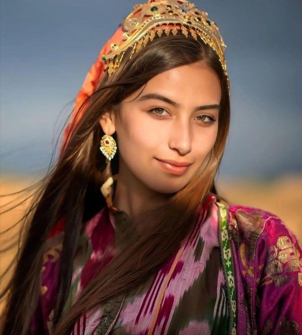 Девушка таджикская