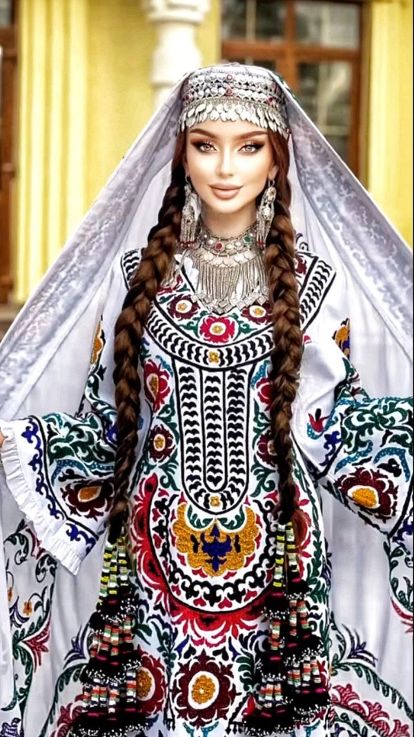 Девушка таджикская