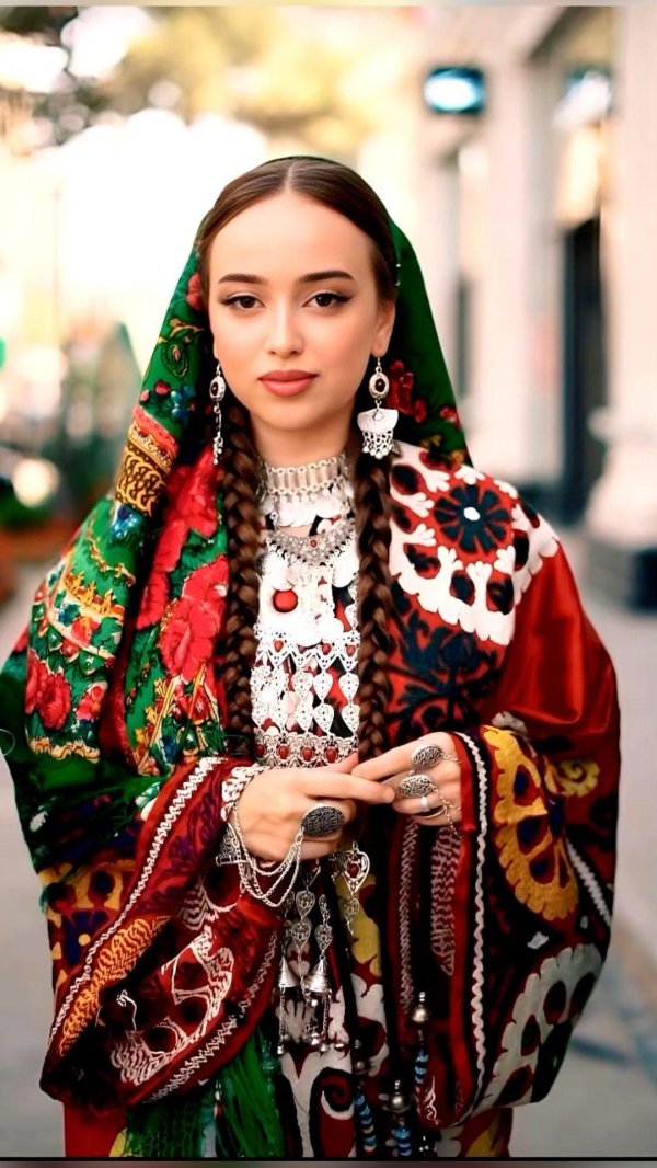 Девушка таджикская