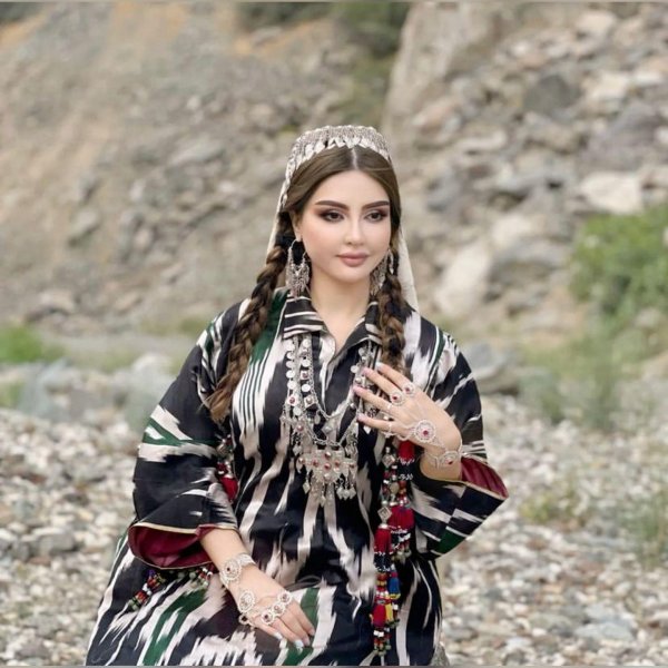 Девушка таджикская