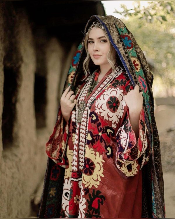 Девушка таджикская