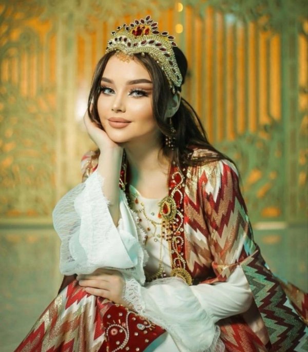 Девушка таджикская