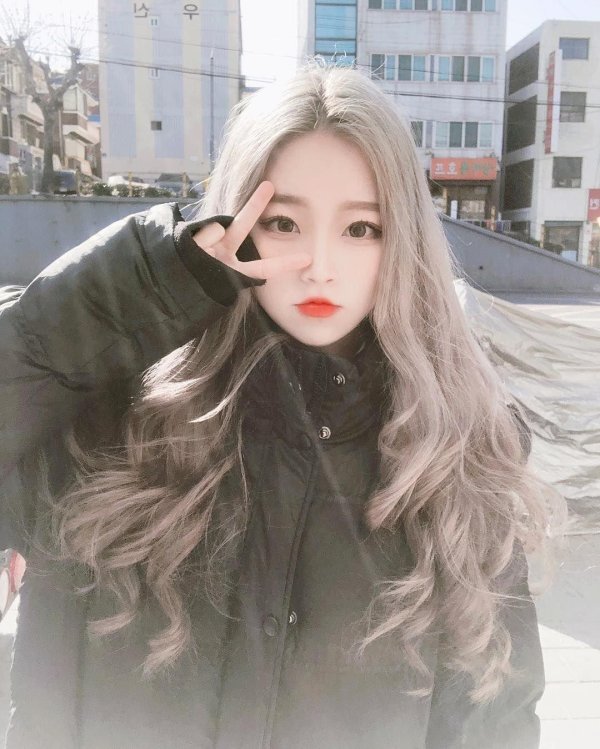 Девушка кореянка