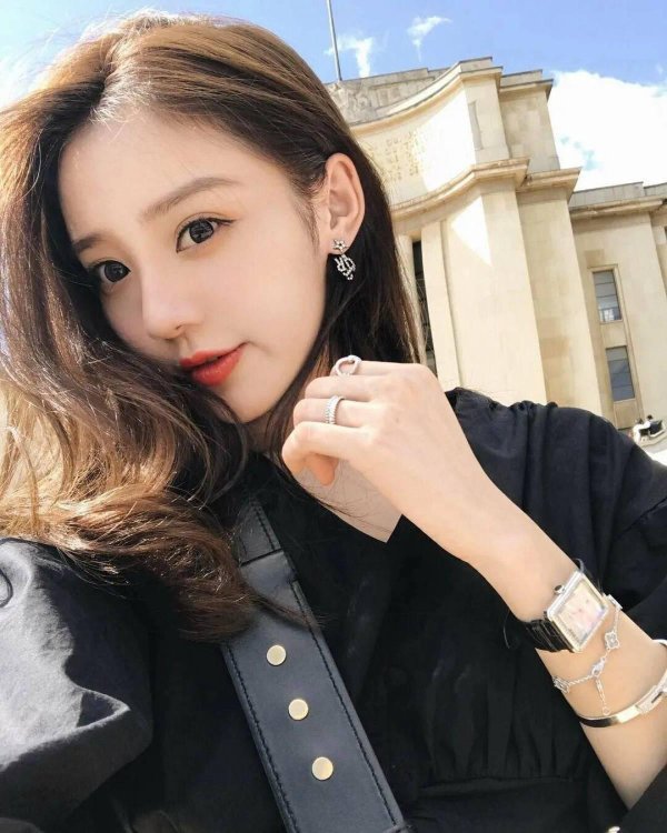 Девушка кореянка