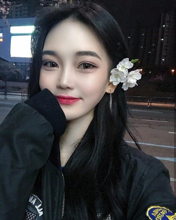 Девушка кореянка