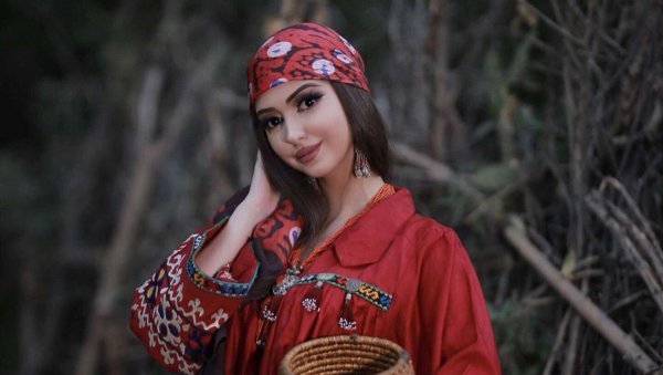 Девушка точик