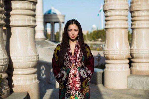 Девушка точик