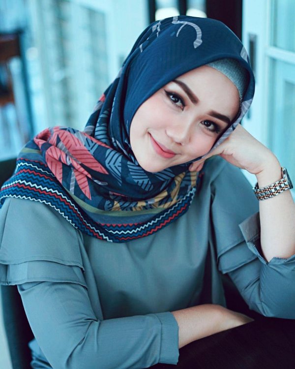 Девушка точик