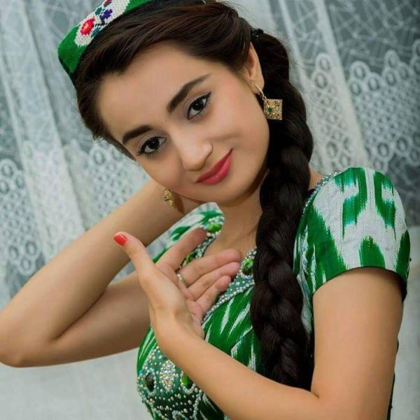 Девушка точик