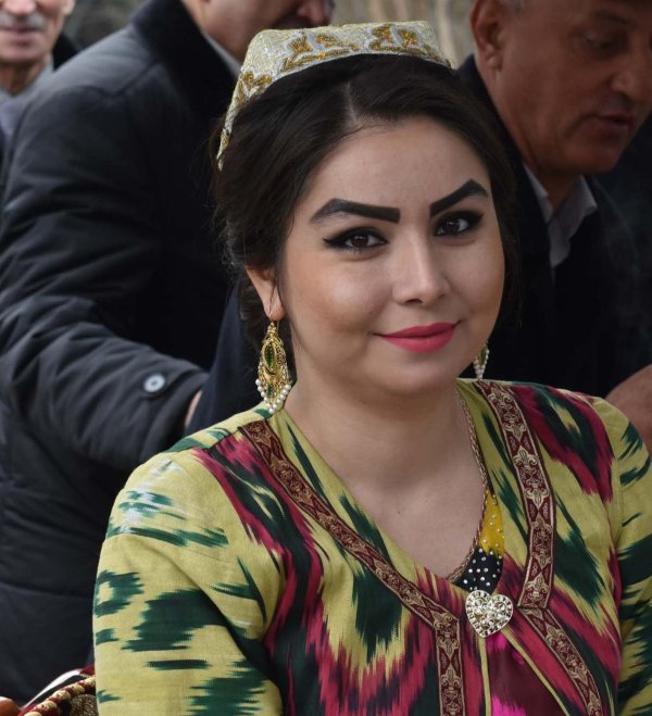 Девушка точик