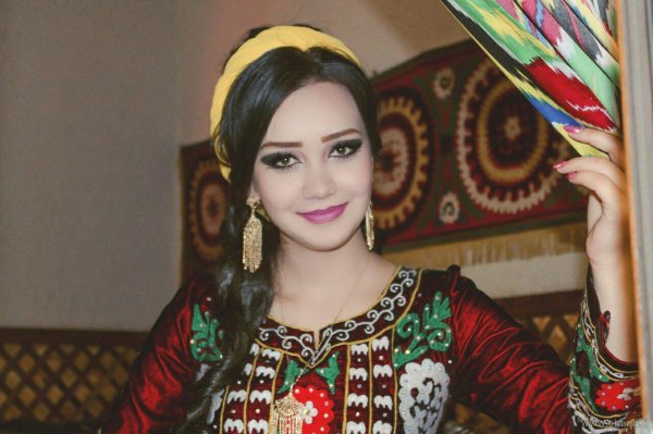 Девушка точик