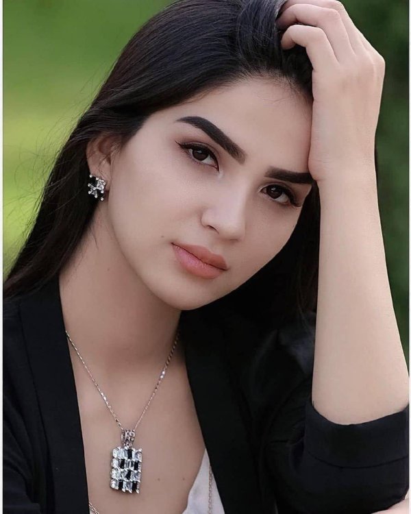 Девушка точик