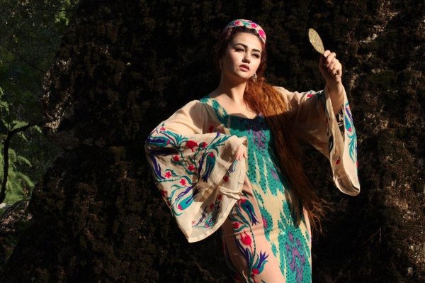 Девушка точик