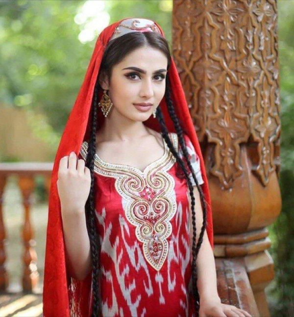 Девушка точик