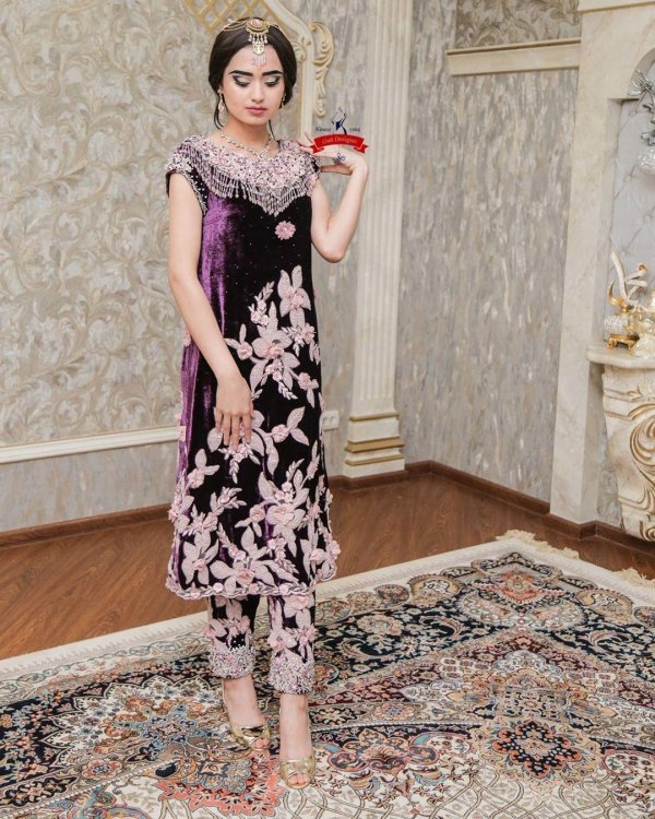 Девушка точик