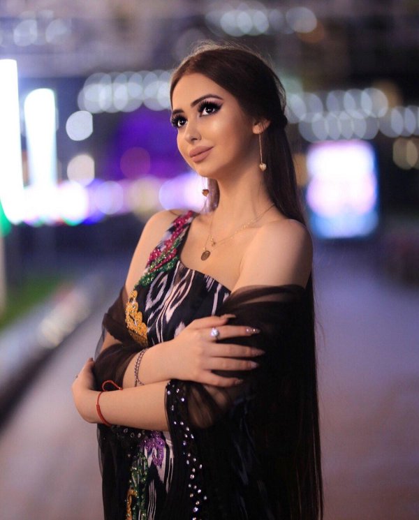 Девушка точик