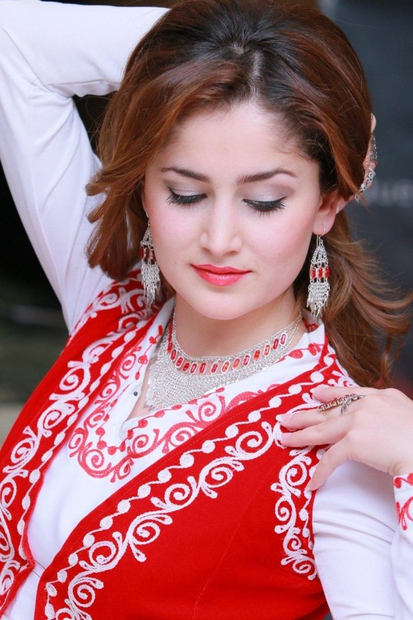 Девушка точик