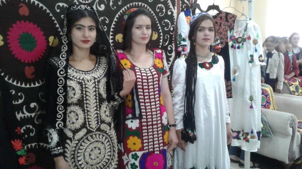 Девушка точик