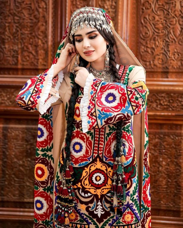 Девушка точик