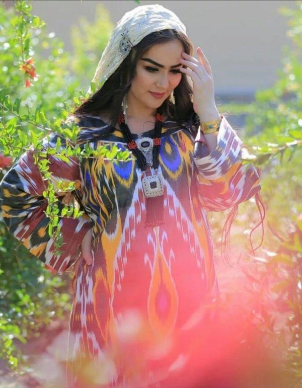 Девушка точик