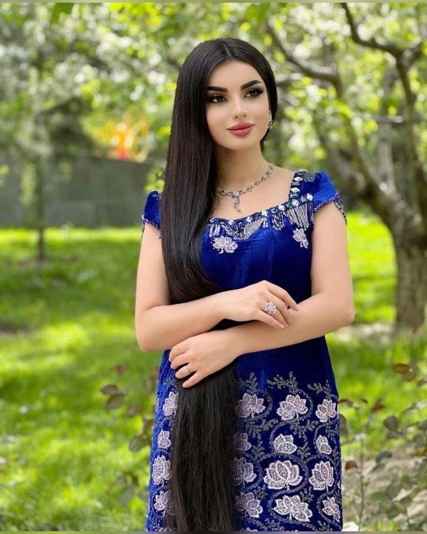 Девушка точик