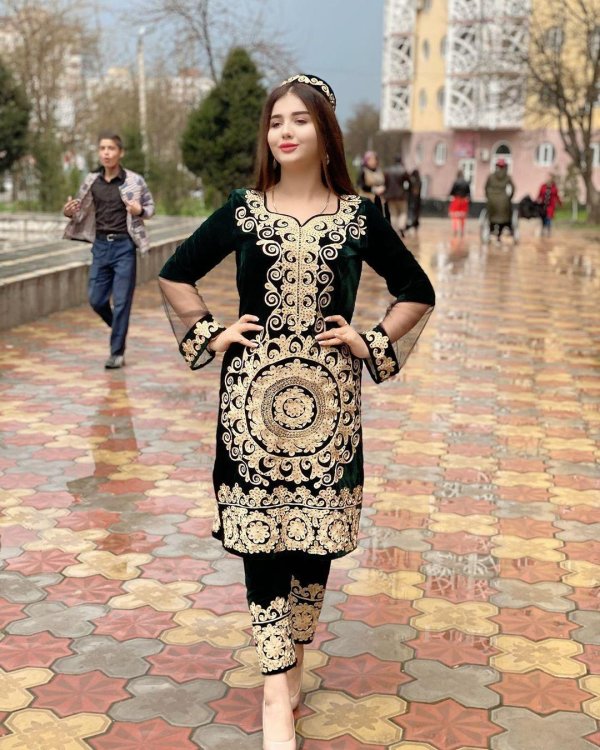 Девушка точик