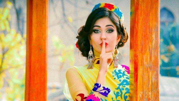 Девушка точик